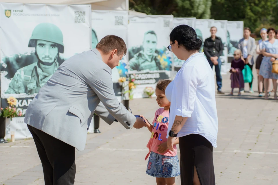 Славутич дякує: родини загиблих Героїв отримали відзнаки «Почесний громадянин міста» (фото) фото №36
