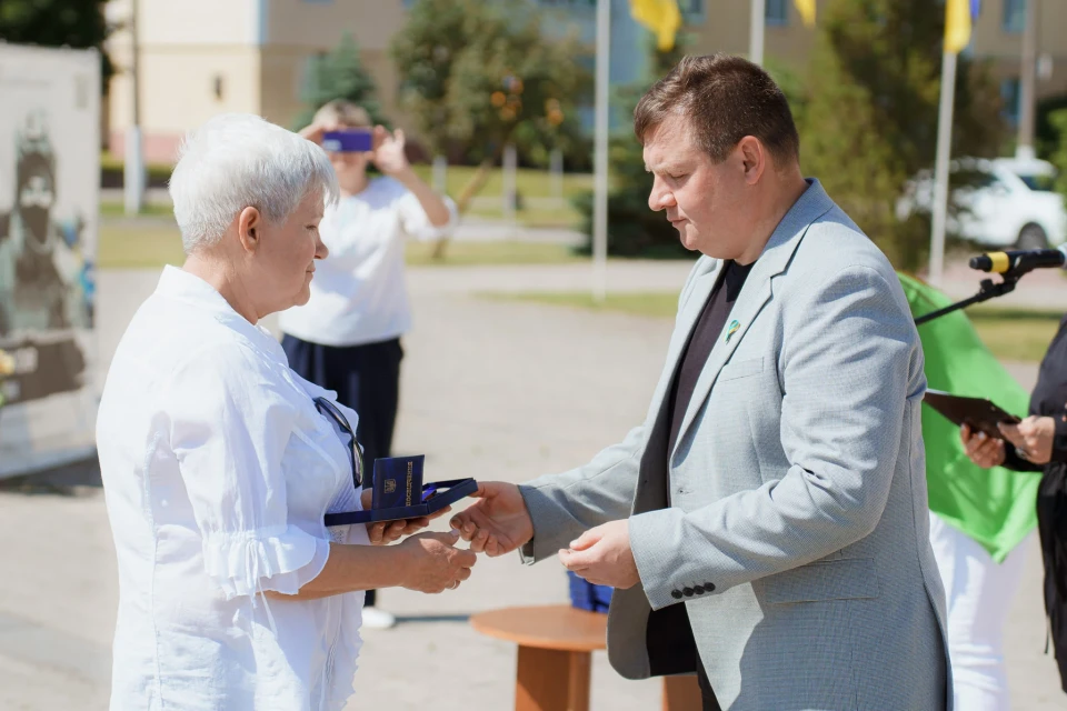 Славутич дякує: родини загиблих Героїв отримали відзнаки «Почесний громадянин міста» (фото) фото №38