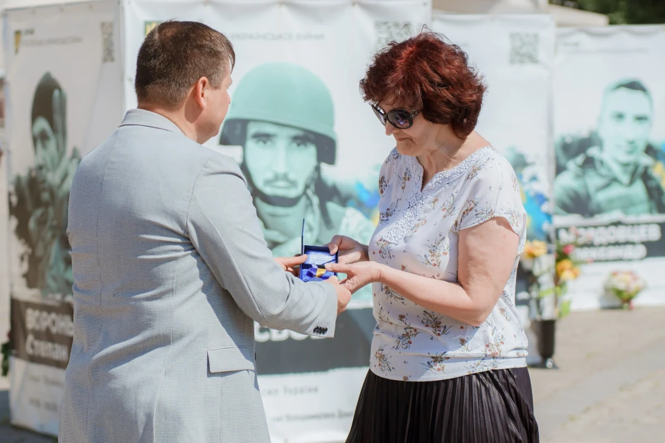 Славутич дякує: родини загиблих Героїв отримали відзнаки «Почесний громадянин міста» (фото) фото №40