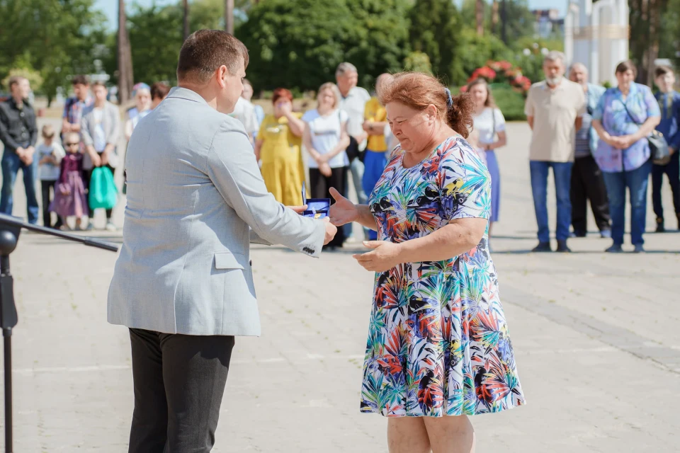 Славутич дякує: родини загиблих Героїв отримали відзнаки «Почесний громадянин міста» (фото) фото №49