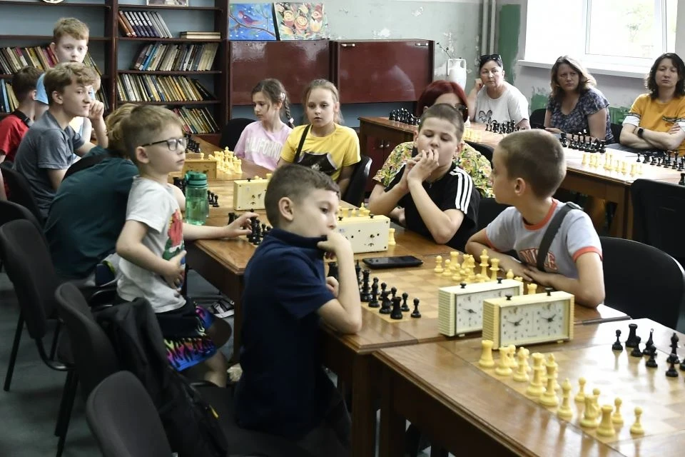 У Славутичі відбувся турнір із шахів (фоторепортаж) фото №3