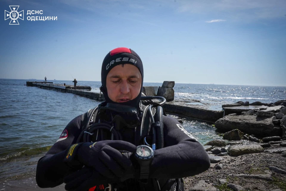 Водолази ДСНС шукають в  Чорному морі потопельницю: 20-річну поліцейську з Рівного змило хвилею з пірсу фото №2