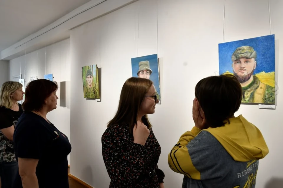 В Славутичі відкрилась виставка «Не пробачимо», яка присвячена нашим Героям фото №28