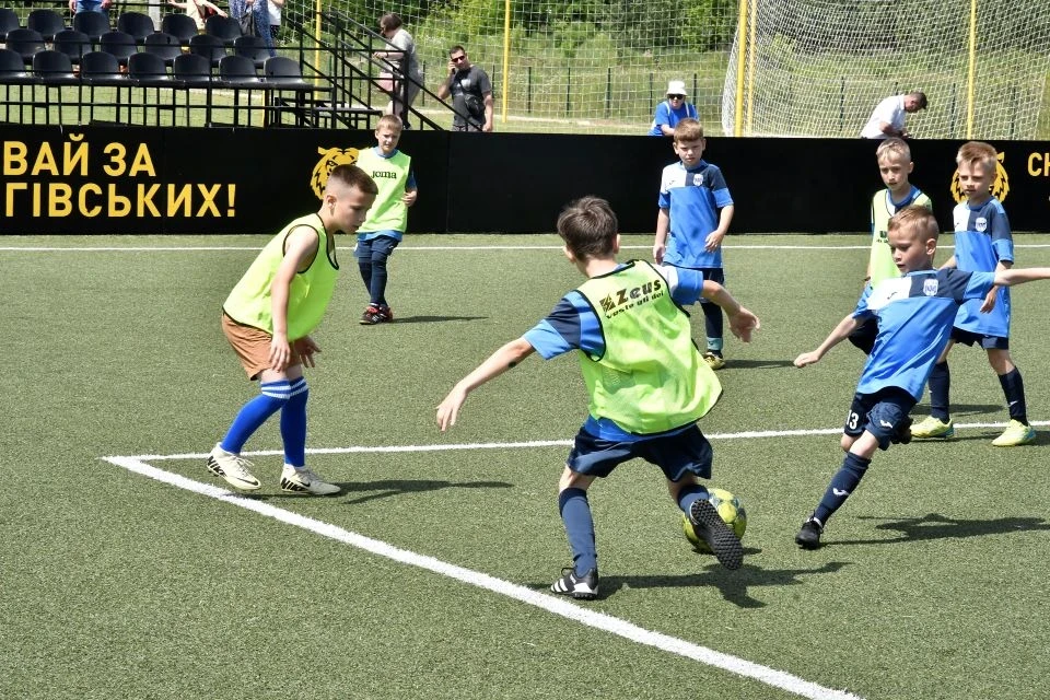 М'яч на зеленому газоні: успіхи юних футболістів Славутича фото №7