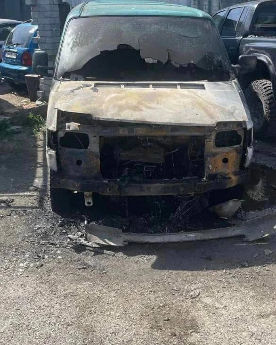 У Дніпрі підпалили мікроавтобус, що належить військовим: триває пошук зловмисників фото №3
