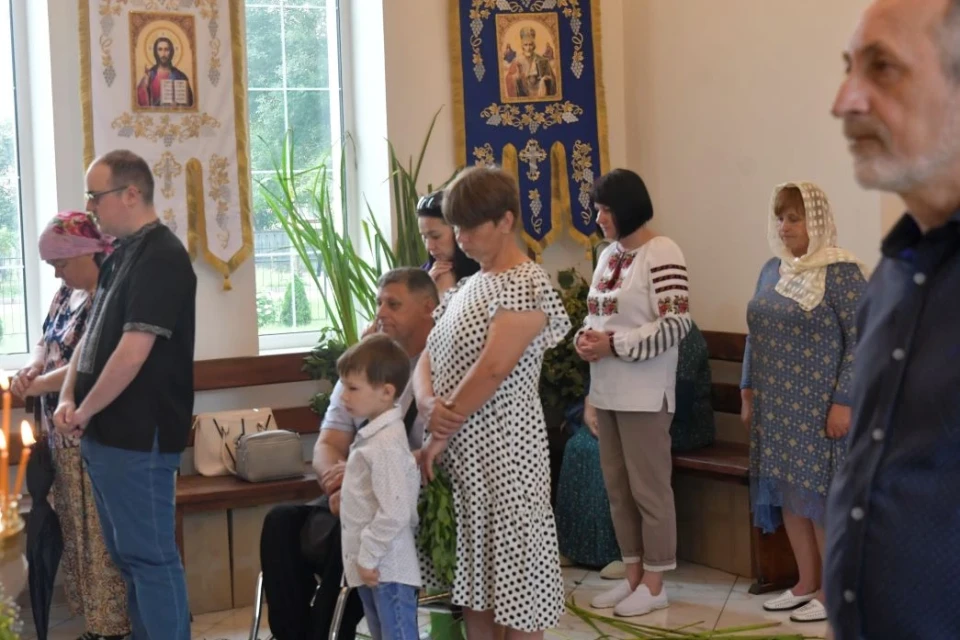 Святкування Трійці у Славутичі: величні традиції та фоторепортаж фото №11