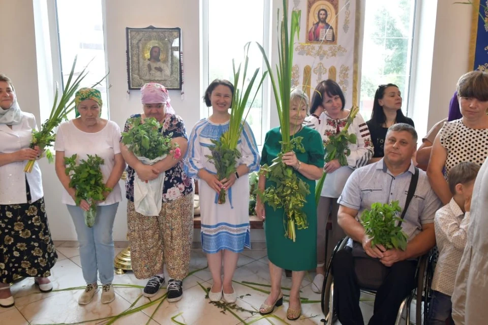 Святкування Трійці у Славутичі: величні традиції та фоторепортаж фото №28