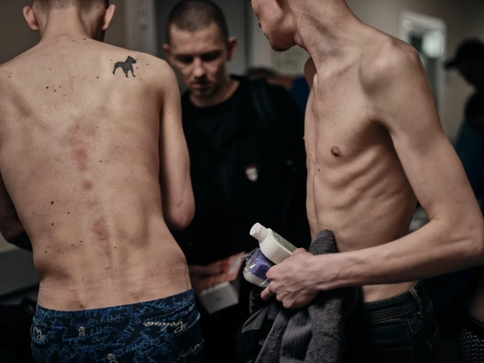 Російський полон вбиває: фотографії звільнених українців, які говорять самі за себе фото №6