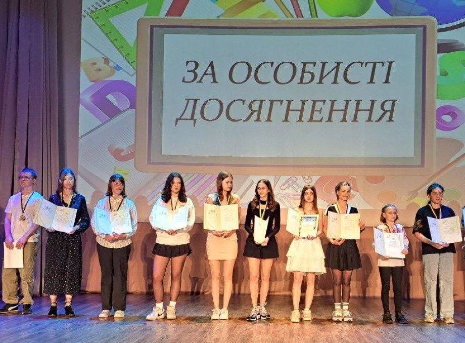 У Славутичі відзначили талановиту молодь: нагороди до Дня міста