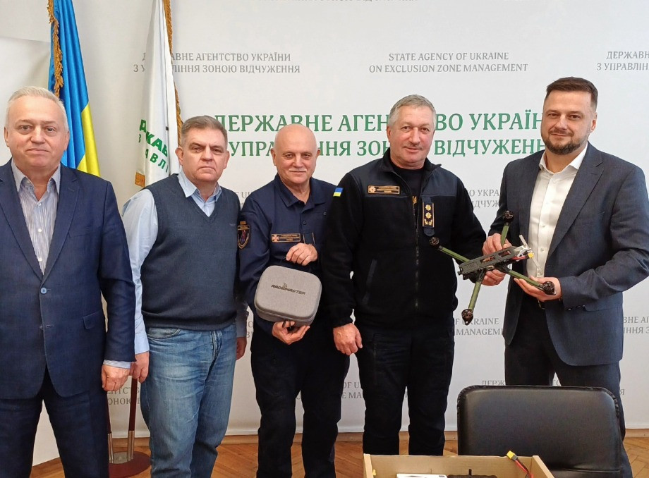 Волонтери зі Швейцарії передали дрон для моніторингу пожеж у Чорнобильській зоні