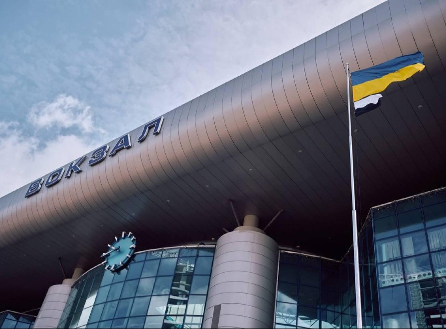 «Прапори надії» з'явилися на 95 вокзалах по всій Україні