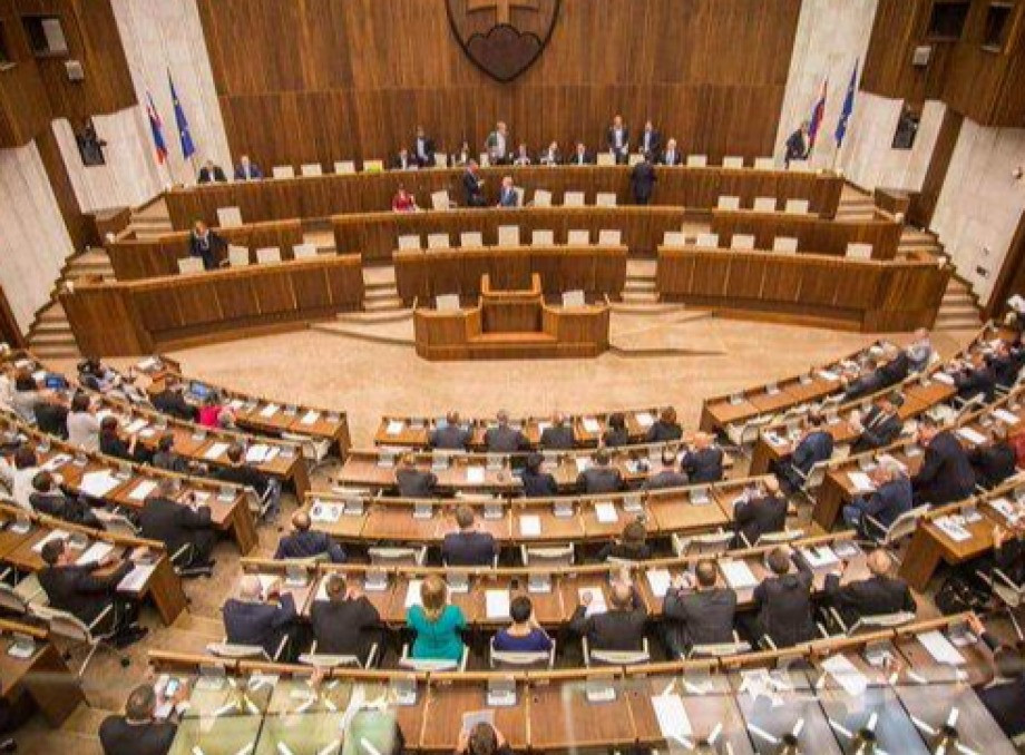 Парламент Словаччини відмовився засудити атаку російських дронів на територію Польщі