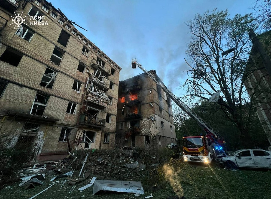 Після масованого удару: у Києві зруйновано під’їзд, десятки поранених і загиблих