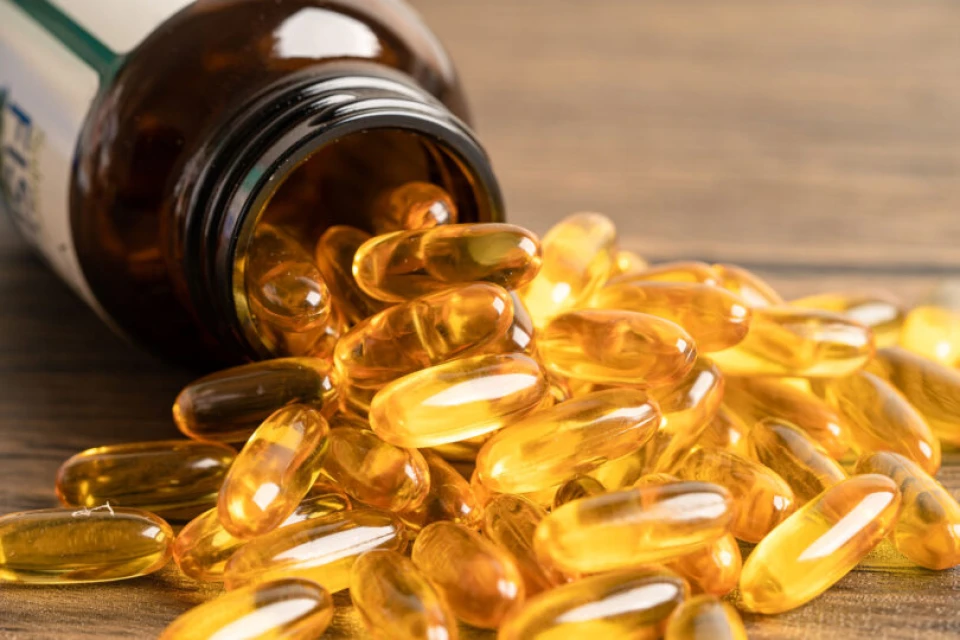 An image of spilled clear-yellow pills on a solid surface