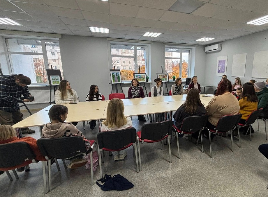 Юні художники зі Славутича представили свої роботи на конкурсі «Славутич — мить у кольорі»