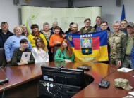 У Славутичі до Дня добровольця вручили прапор ДФТГ: що обговорили на зустрічі