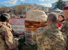 На Волині спекли гігантську паску вагою понад 200 кілограмів