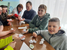 У Славутичі вихованці центру «БлагоДар» долучилися до челенджу «Квітка відродження»