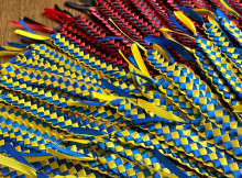 Учні ліцею «БезМеж» у Славутичі створили браслети для захисників, які повертаються з полону