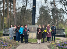 У Славутичі до 40-х роковин аварії на ЧАЕС вшанували ліквідаторів і підтримали символ «Квітка відродження»