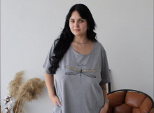  Домашній комфорт для пишних форм: нічні сорочки, халати та лосини великих розмірів