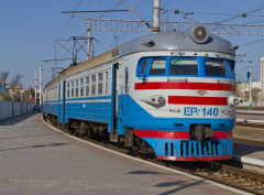 У Чернігові на залізничному переїзді електричка зі Славутича смертельно травмувала чоловіка