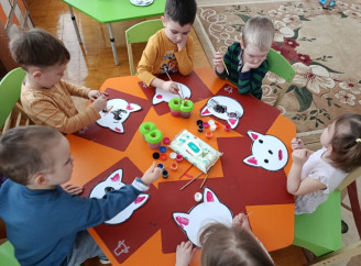 Малюки зі Славутича долучилися до міжнародного заняття доброти і вчилися піклуватися про тварин