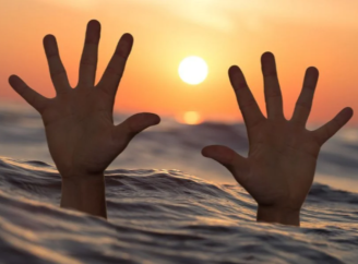 Жінка врятувала потопаючого у Флориді і згодом дізналася, кого саме витягла з води