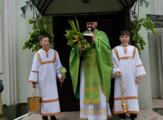 У храмі Славутича привітали громаду зі святом Святої Трійці