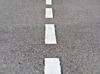 В чем преимущества краски для дорожной разметки от производителя