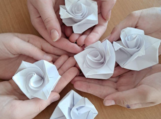 Квітка відродження: у Славутичі закликали долучитися до символічного челенджу