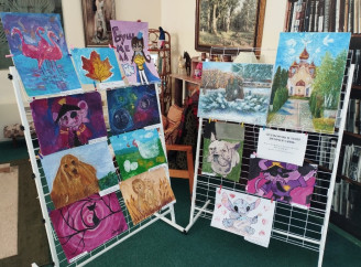 У Славутичі відкрили виставку дитячих малюнків «Кольорові історії дитячої уяви»