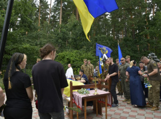 Славутич попрощався із загиблим героєм Андрієм Сушею