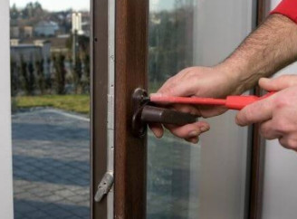 Ремонт металлопластиковых дверей в Киеве — качественно, с гарантией