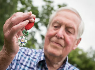 106-річний ветеран розкрив секрет довголіття — щоденна порція заварного крему