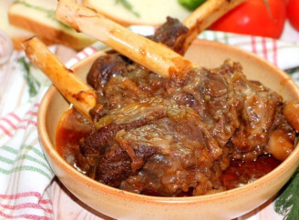 Баранина в духовці без клопоту і зайвих рухів — рецепт із ресторанним результатом