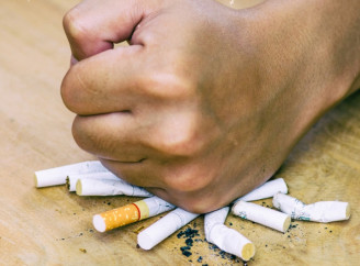 Куріння за кордоном коштує в рази дорожче, ніж в Україні: що зміниться після подорожчання