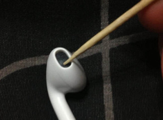 Як правильно почистити навушники: прості поради для вашого здоров’я