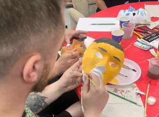 Славутицькі фахівці провели арттерапію та правові консультації для військових у реабілітації