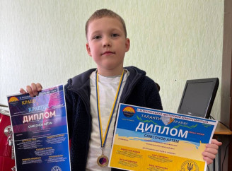 Юний талановитий музикант зі Славутича Артем Самсонов здобув перемоги на двох конкурсах