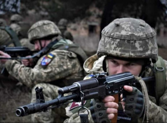 Військові зможуть навчатися без відриву від служби, а громадяни віком 60+ — підписувати контракти: що передбачають нові законодавчі ініціативи