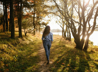 Чому прогулянки на природі лікують від стресу та зміцнюють імунітет