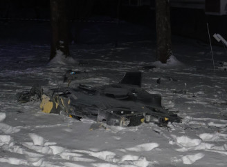 Російський дрон влучив у житловий будинок у Славутичі: мешканців евакуювали