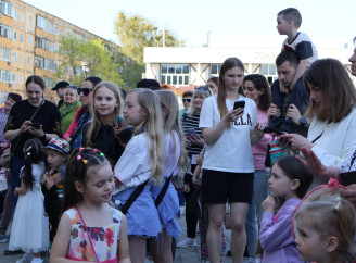 У Славутичі провели «Фестиваль Великодніх пасок» і зібрали кошти для ЗСУ