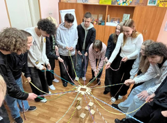 У Славутичі дев’ятикласники вчилися працювати в команді на тренінгу від психологів