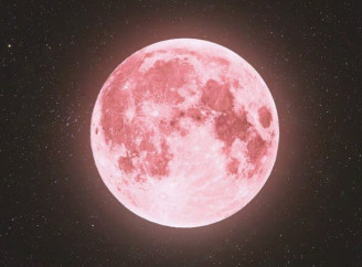 13 квітня над Україною зійде «Рожевий Місяць» — найменша повня року