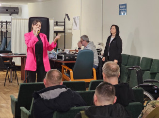 Першокласники ліцею «Без Меж» передали гостинці військовим