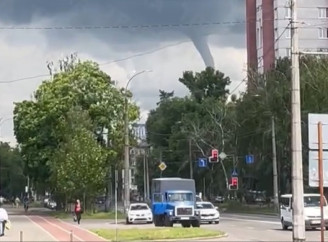 Над Черніговом зафіксували смерч: метеорологи підтверджують рідкісне природне явище