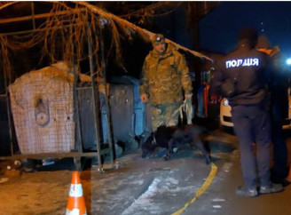 У Хмельницькому перехожі знайшли новонародженого хлопчика біля смітника