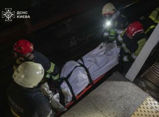 У Києві чоловік загинув під потягом у метро на станції "Вирлиця"
